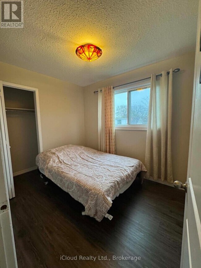 Photo - 100 Brownleigh Ave