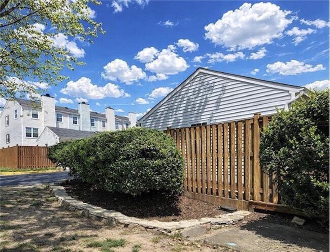 Photo - 13998 New Braddock Rd