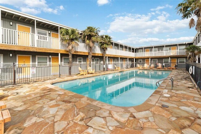 Photo - 2401 Manor Rd