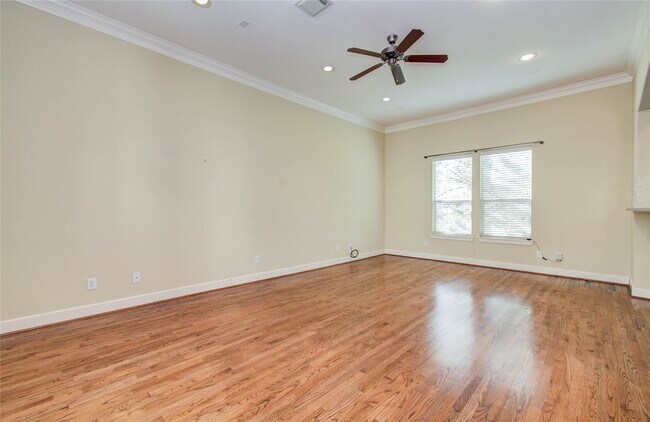 Photo - 1138 W 26th St