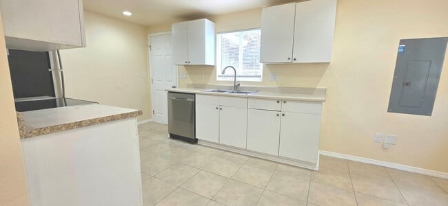 Photo - Lynnwood Bungalow 2BD/1BA $2295.00