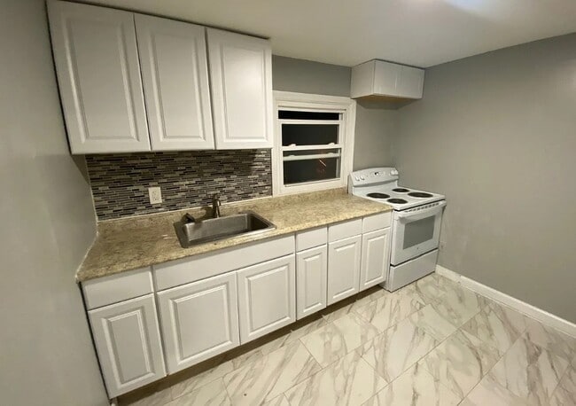 Building Photo - 293 W Runyon St Unit 3