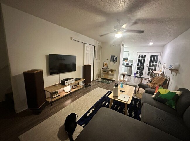 Photo - 2bd/1ba Townhome - South Lamar - Close to Downtown - Fenced Patio - $1450