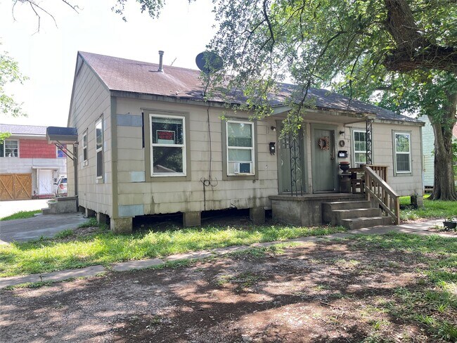 Building Photo - 2308 8th St Rental