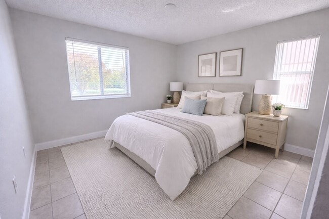 Building Photo - LARGE 3 BED/2.5 BA IN CORAL SPRINGS! Up to 3-Months Off! Unit 11570 - Queens