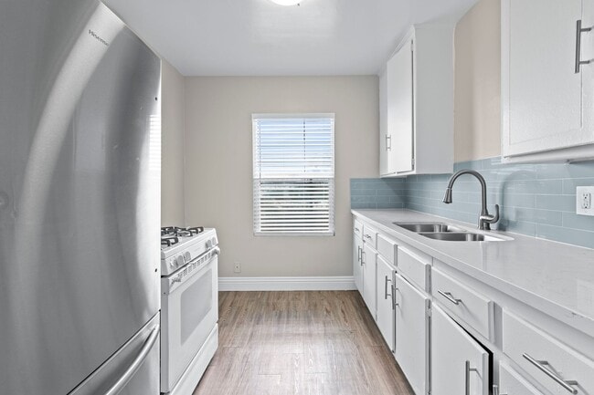 Photo - 201-209 E 12th Street