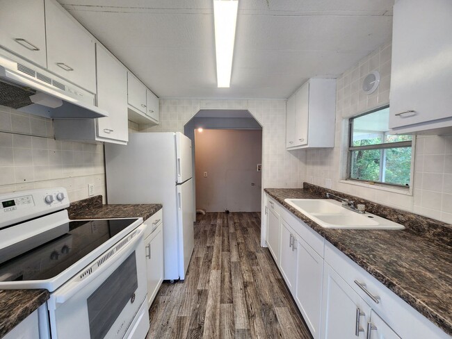 Photo - 654 SE 128th Ave