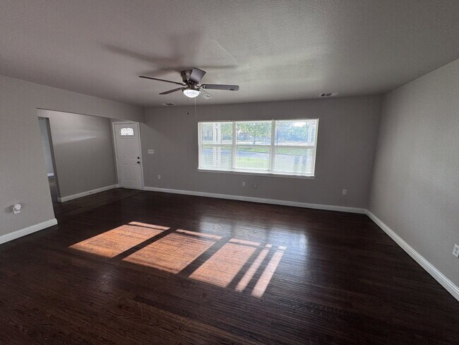 WONDERFULLY UPDATED 3 BEDROOM, 2 BATH, 2-CAR GARAGE RENTAL HOME IN CENTRAL GRAND PRAIRIE WITH SPA...