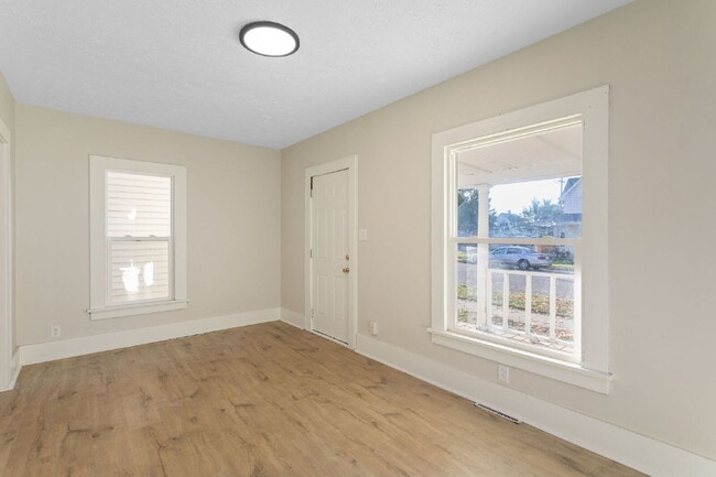 Photo - 232 E Grove St