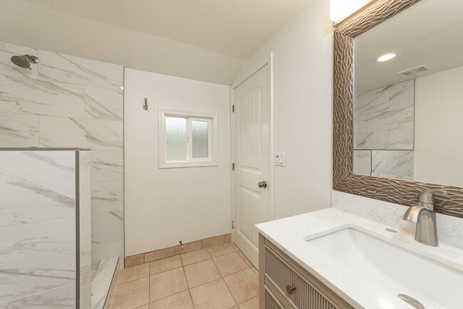 Photo - Studio in Oceanside!