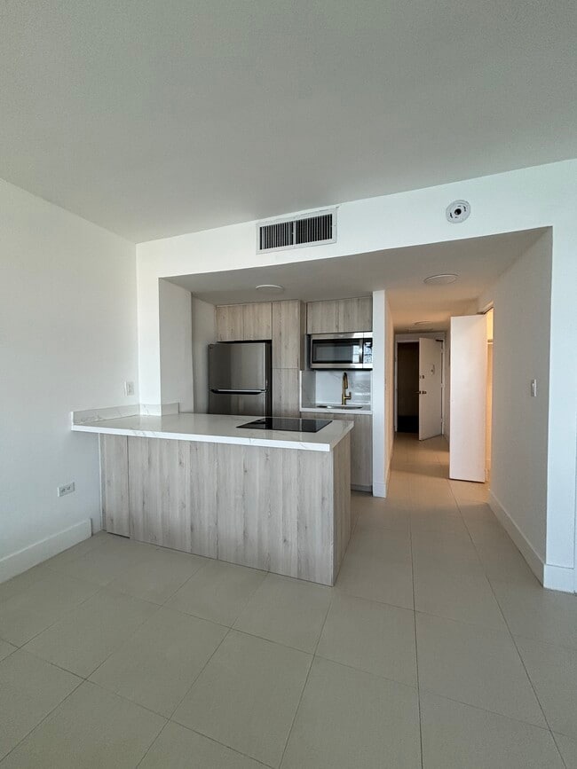 Photo - 905 Brickell Bay Dr