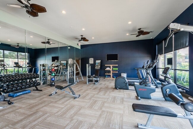 Photo - 5200 Pointe W Cir