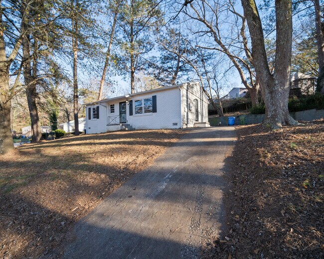 Photo - 2371 Swallow Cir SE