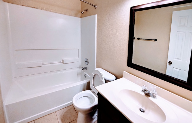 Photo - 823 Sugar Brook Dr