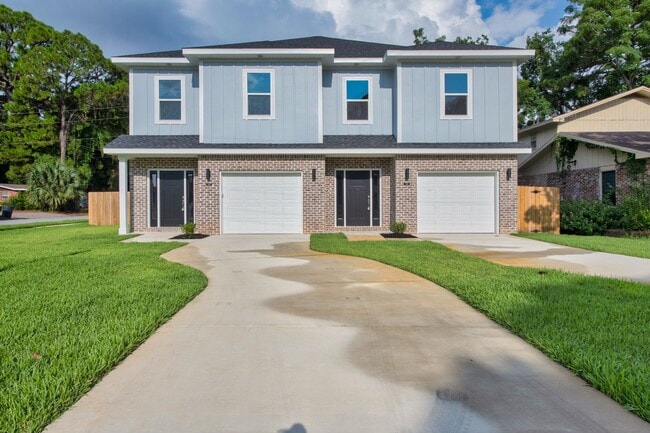 Building Photo - Modern 4BR Home with Private Fenced Yard Near the Beach