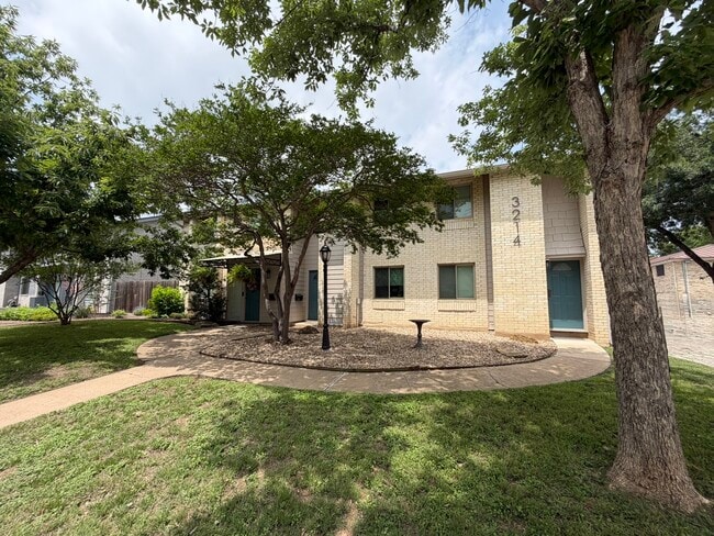 Photo - 3214 Crosscreek Dr