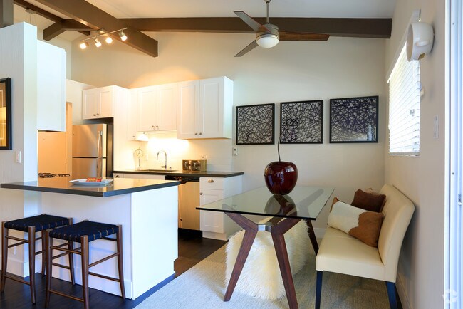 1 Bedroom: Dining Area