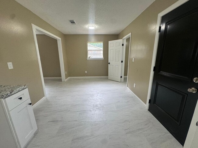 Photo - 1253 Athey Rd