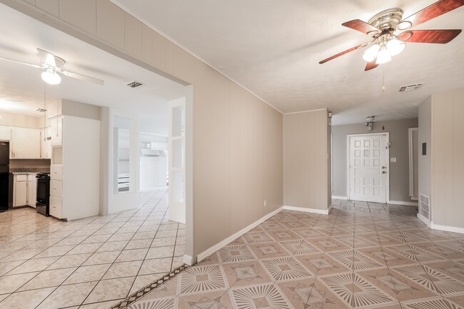 Photo - 4610 Anice St