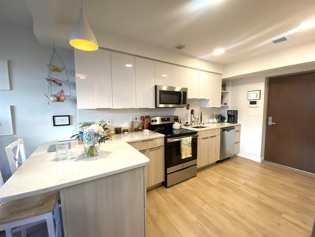 Building Photo - 9 Soden St Unit 007