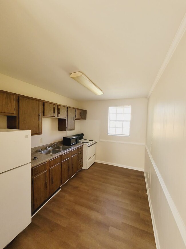 Photo - Lovely Two Bedroom - One Bathroom Brick Du...