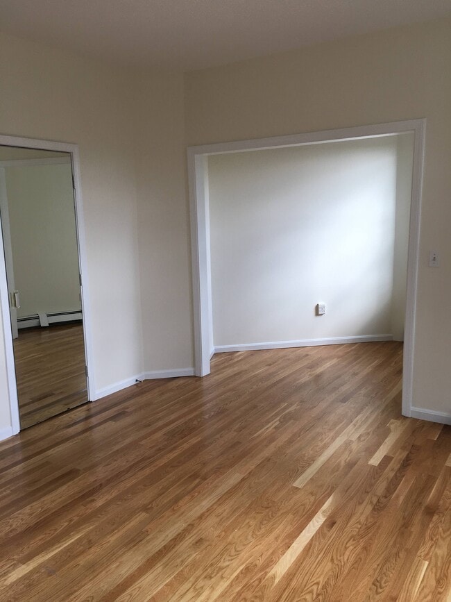 living/sleeping space - 1677 Commonwealth Ave Unit 5