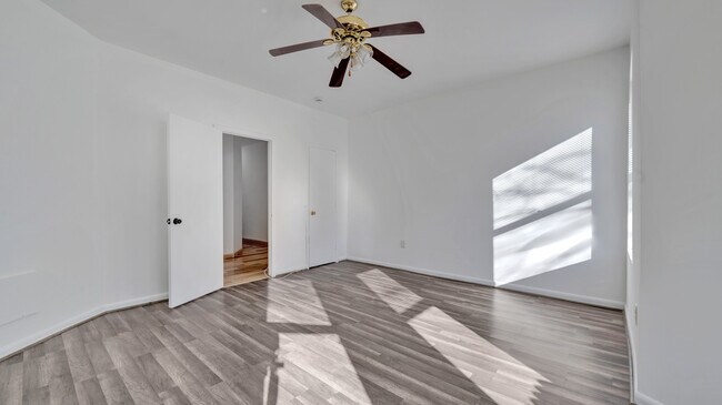 Photo - 1528 E St SE