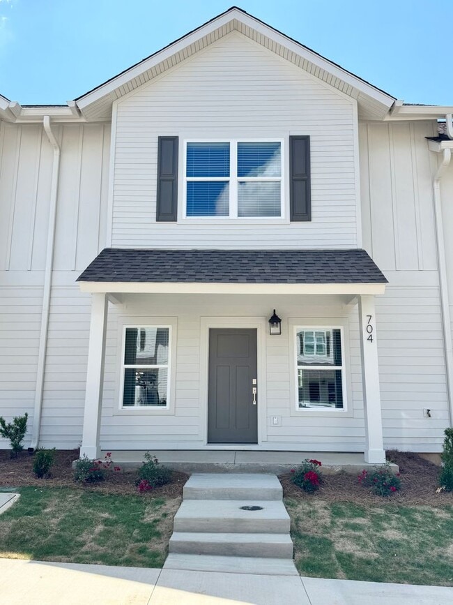 Building Photo - Brand New Townhome with Fence!