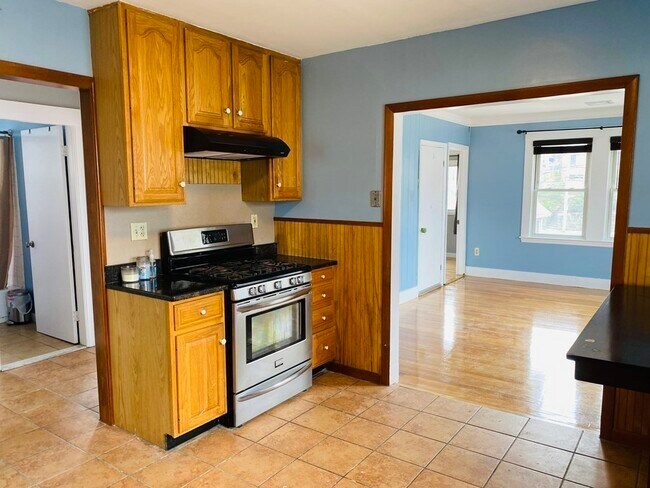 Photo - 140 Centre St Unit 1