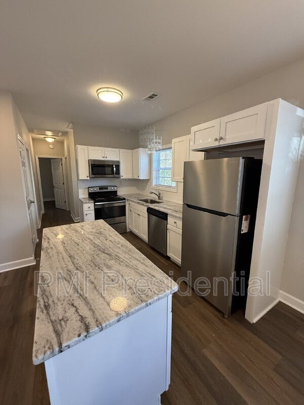 Photo - 2859 Lawson St