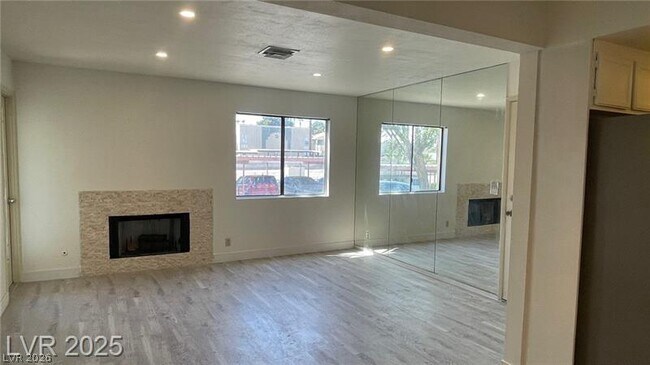 Building Photo - 1701 E Katie Ave Unit 91