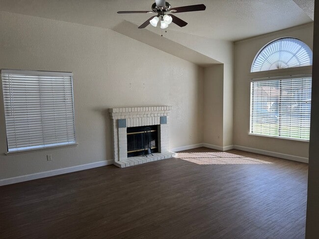 8160 Clarion Cir