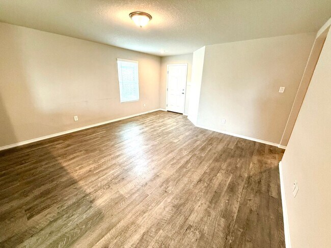 Photo - 7614 Crestway Ridge