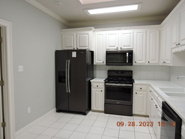 Photo - Desirable Greenbriar Hollow Subdivision