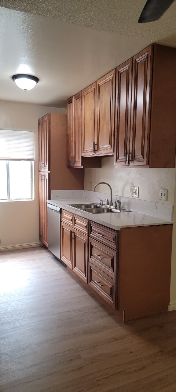 kitchen - 842 N Sycamore Ave Unidad #2