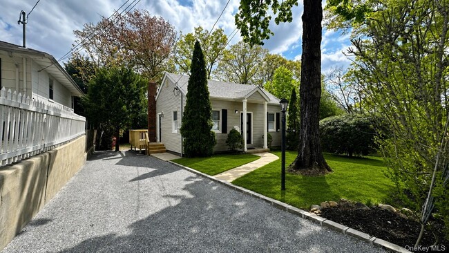 Building Photo - 8 Bayard Ave