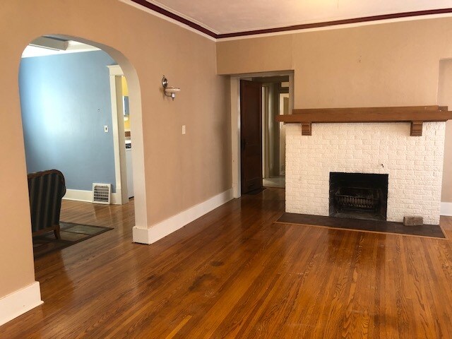 sala de estar - 911 N Rebecca Pl