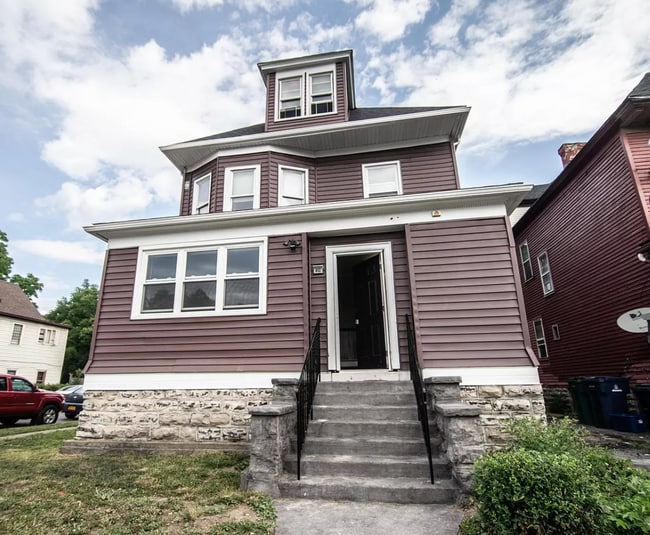 Building Photo - 402 W Ferry St Unit 1