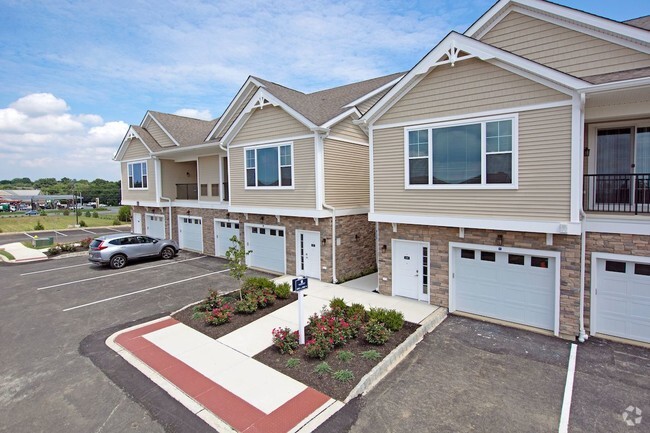 Building Photo - Woodmont Valley at Lower Macungie Rental