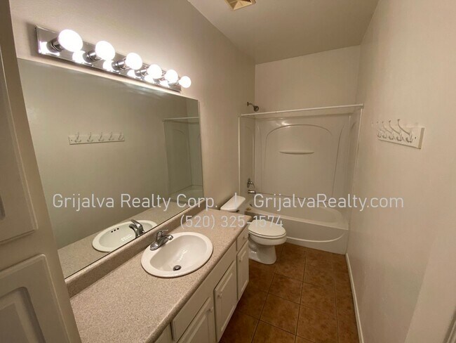 Photo - 1410 E Lee St Unit 02