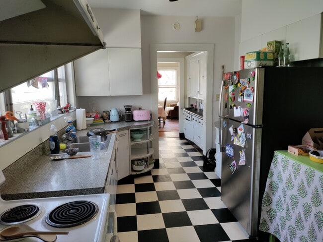 Photo - 1000 Rosedale Rd NE