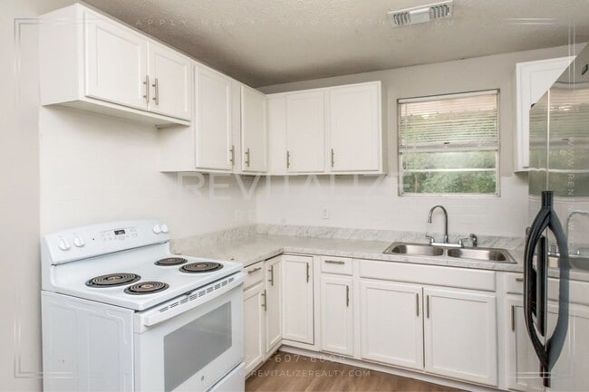 Photo - Newly Remodeled 4 Bed 1 Bath House in Mobile!!