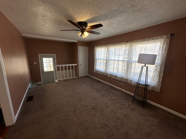 Photo - 957 N Ridgewood Dr