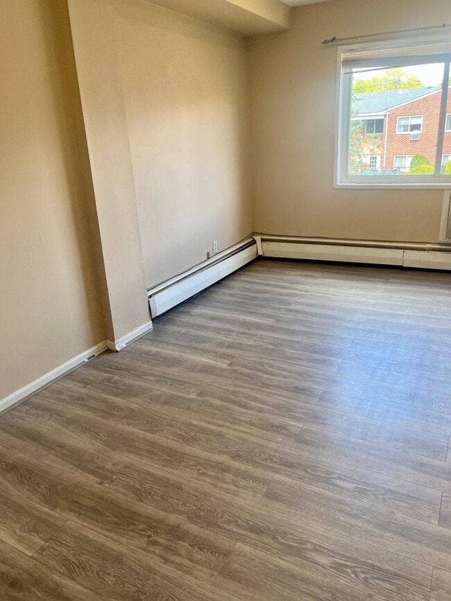 Photo - 1292 Richmond Ave