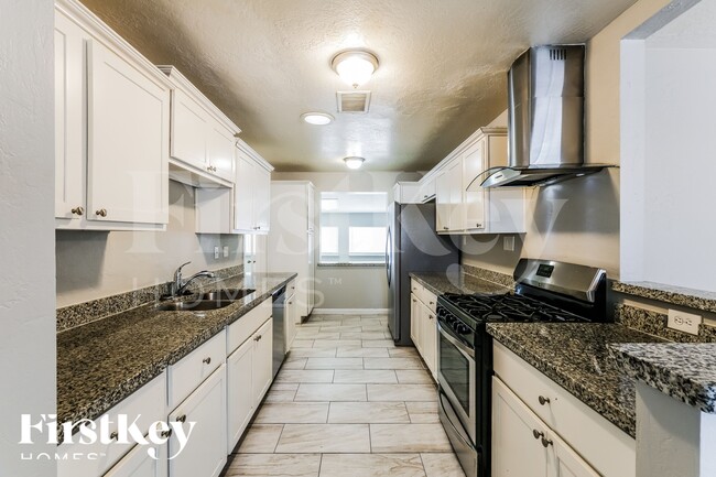 Photo - 1308 W Elm St