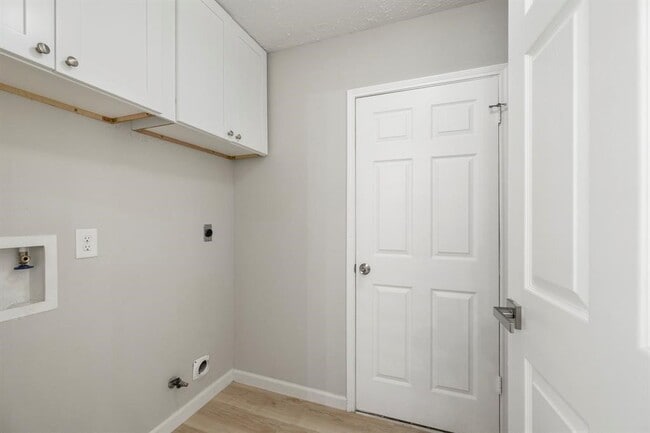 Photo - 1819 Redwood Ct