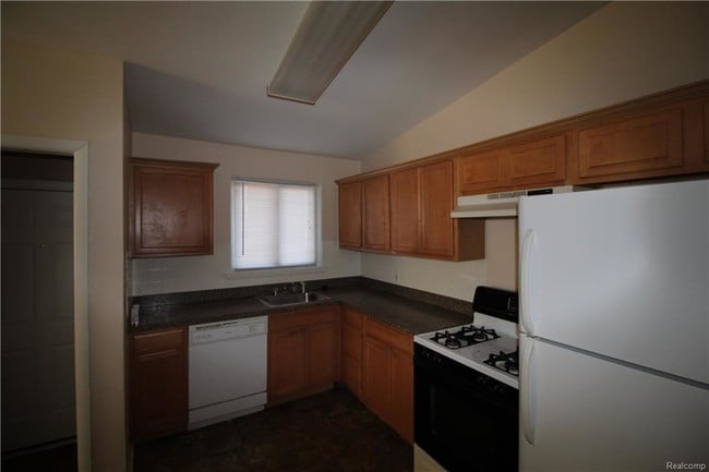 Photo - 13740 Pearson St