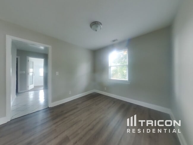 Photo - 3300 Maygreen Ave