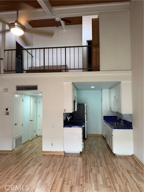 5460 White Oak Ave Unit G309