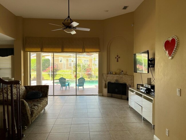 Sala de saludos - 7670 Milano Dr